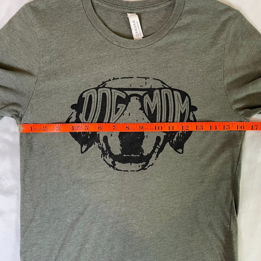 Dog Mom Graphic Tee Women's Size Small Camo Green Crew Neckline Short Sleeves - Picture 4 of 6